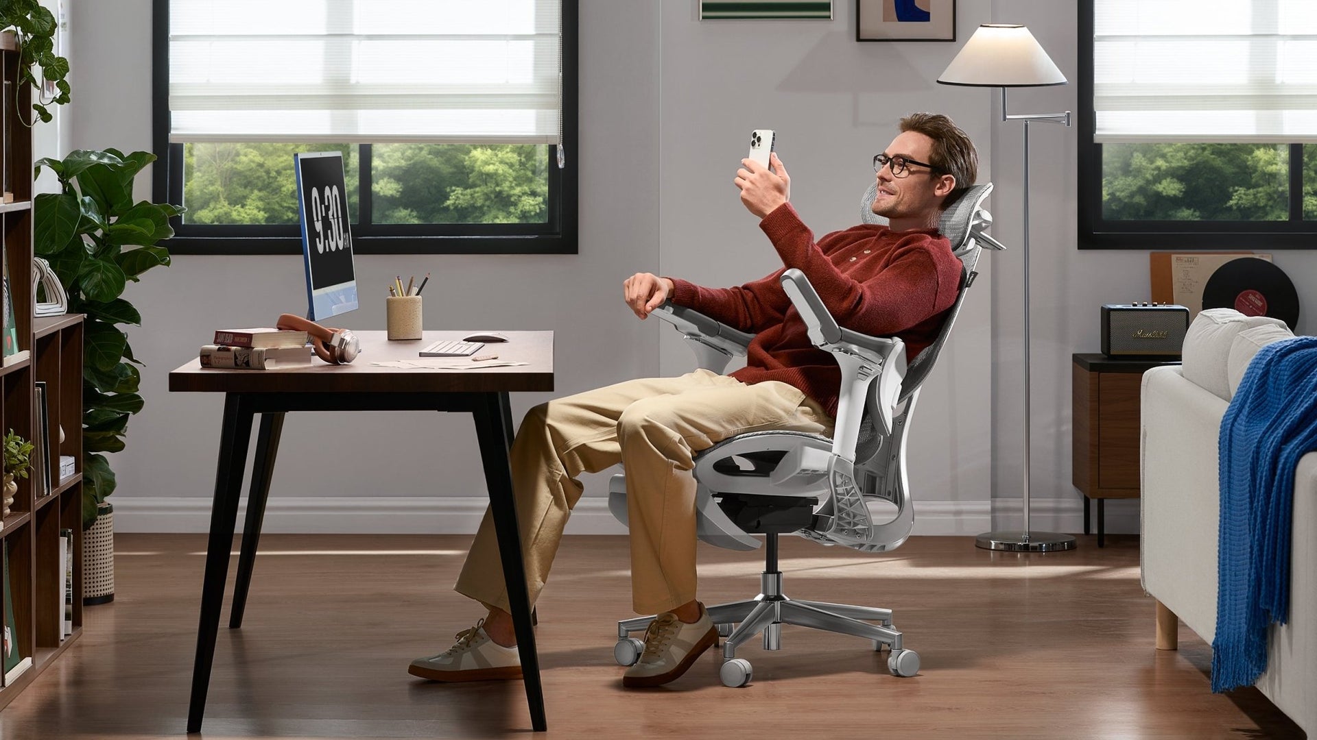 HBADA E3 Pro Ergonomic Chair with Footrest for rest- scene