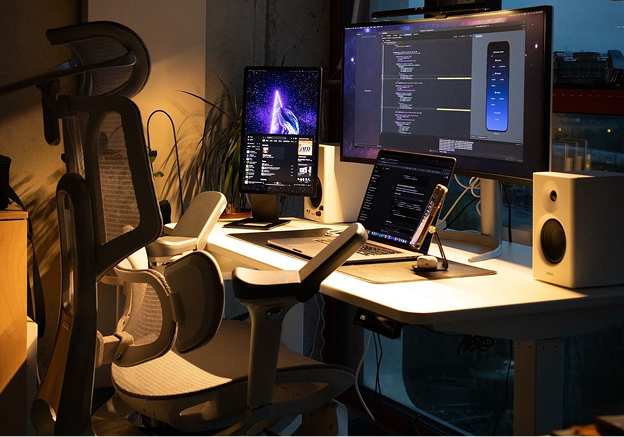 Stylish task chair pink by HBADA: Ergonomic design for women and modern creative studio setups.