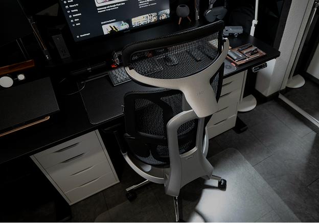  HBADA E3 Pro: Professional chair ergonomic office solution with retractable footrest for power naps.